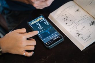 Left Hand College Scholarships: Financial Assistance For Left-handed Students