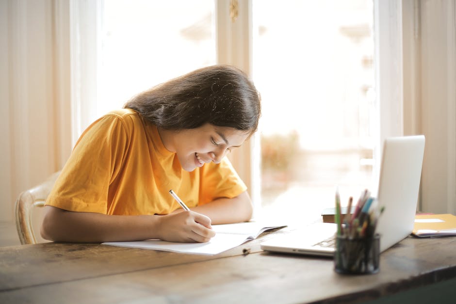 New Government Initiative: Free Laptop For College Students From Government